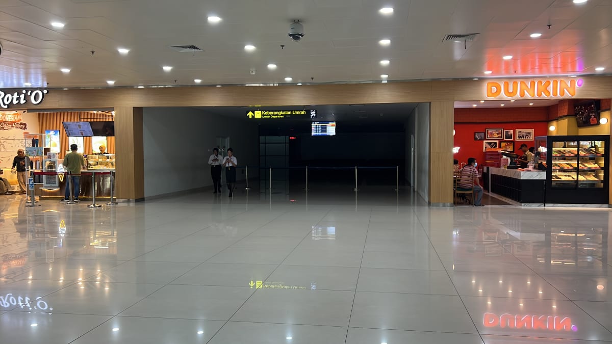 Surabaya airport and Roti O