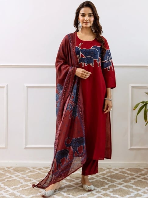 Beutiful Suit Set*  SHOWROOM PIECE🌼  Designer cotton suit 🌙*  Featuring beautiful Heavy Suit Set which is beautifully decorated with handwork weaving and prints. It i paired with matching pants and  dupatta.