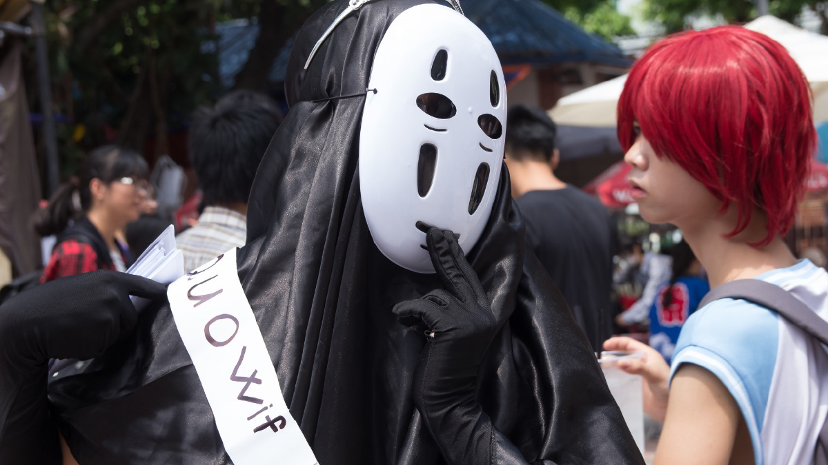 Gambar komunitas penggiat anime sedang cosplay di event anime dan manga.