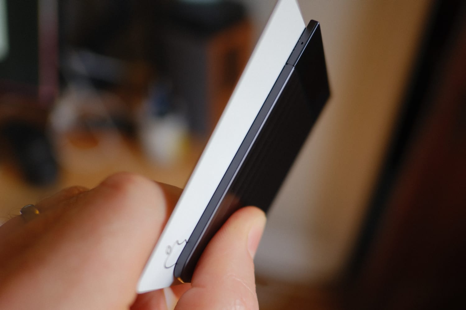 Plaude Note Pro beside a credit card