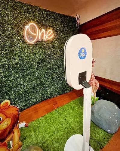Selfie Station & Open Air Photo Booth Rental