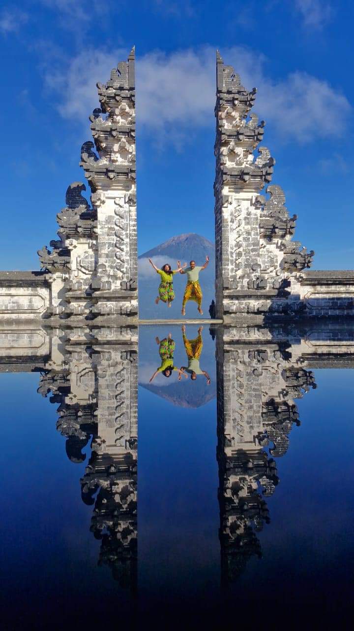 Driver guides guests at Ijen Crater