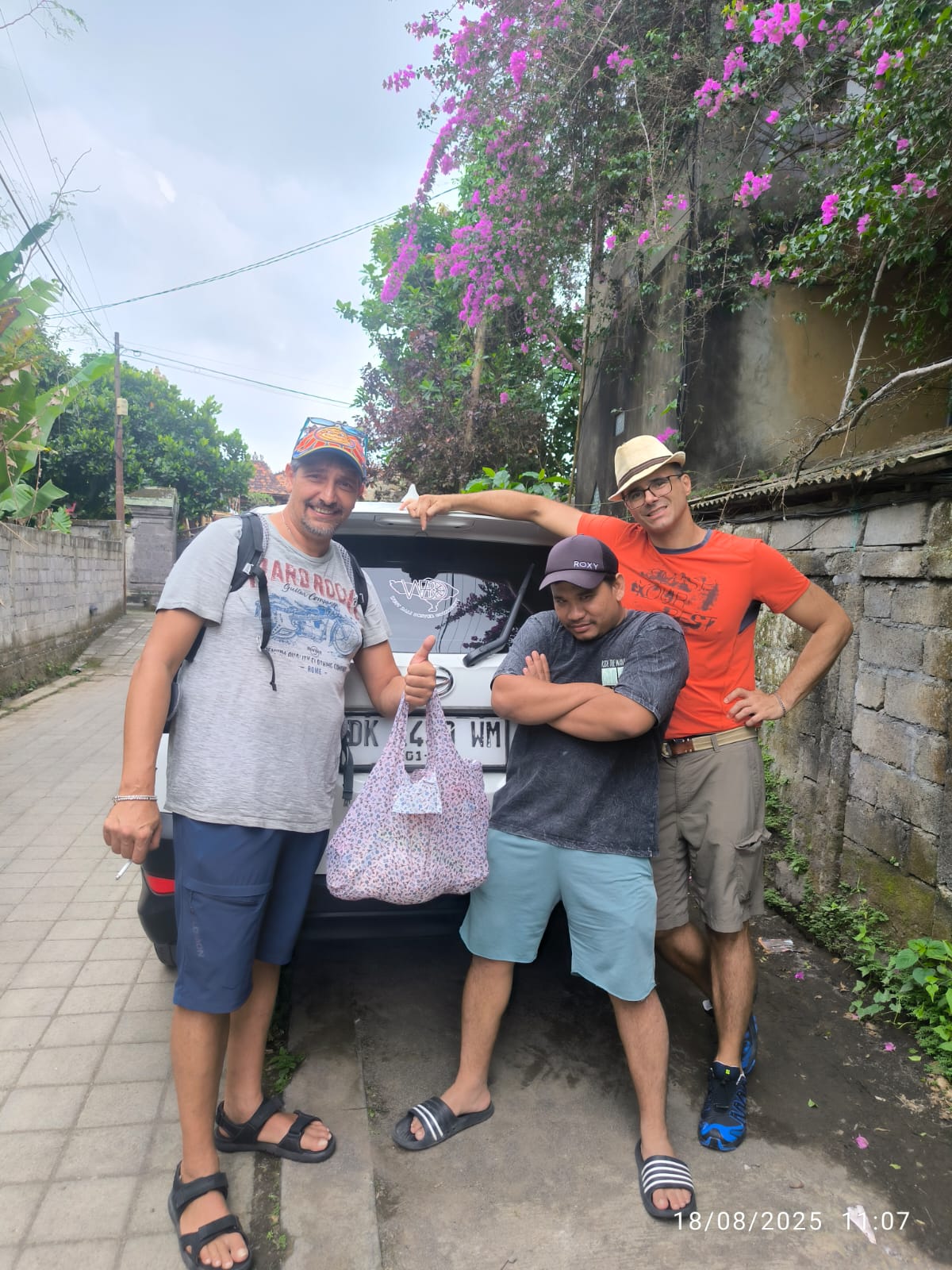 Driver and guests at Tegallalang Rice Terraces, Ubud