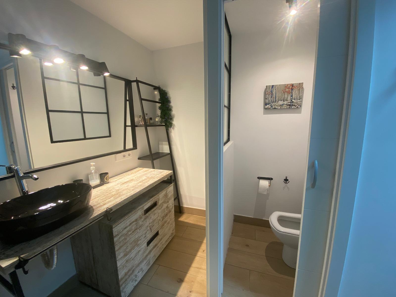 Baño completo con WC independiente casita Madrid
