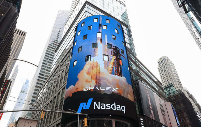 SpaceX spooks investors with debut earnings report