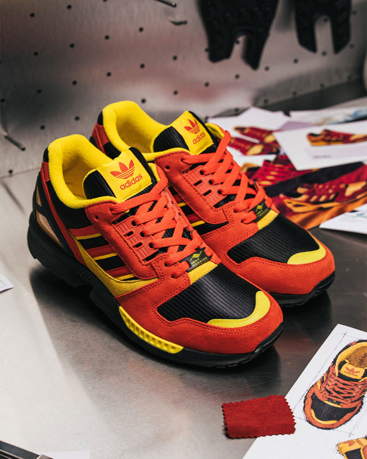 Size? возрождает прототипные расцветки adidas ZX8000