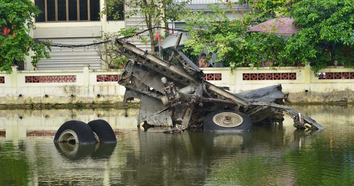 B52 Wreck - Hữu Tiệp Lake