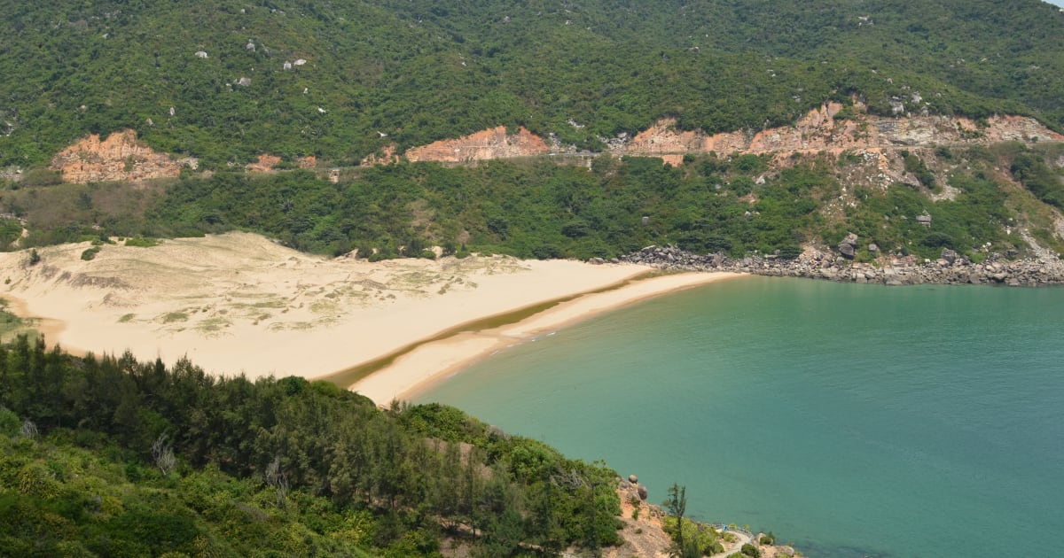 Bãi Môn Beach