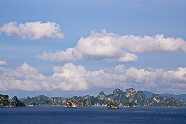 Bai Tu Long Bay