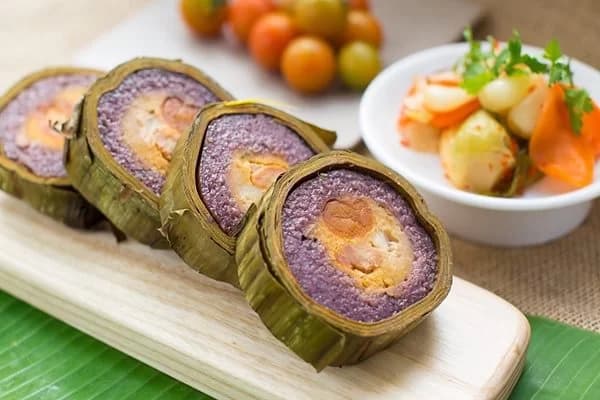 Bánh tét lá cẩm