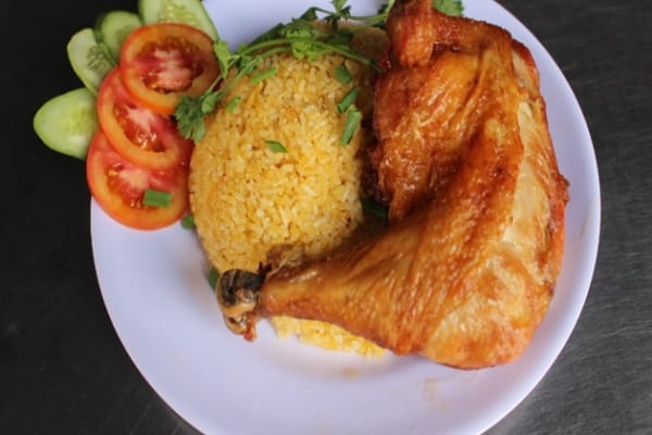 Cơm gà xối mỡ