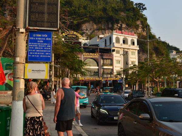 Cat Ba Town 8