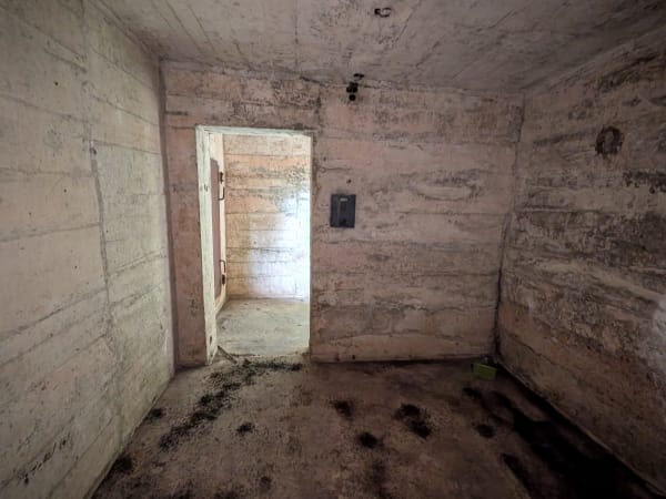 Hospital Cave 8