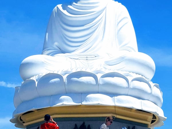 Long Sơn Pagoda 2