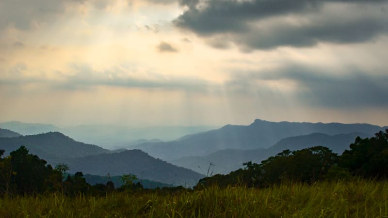 Cloud Hunting in B'lao (and Failing)