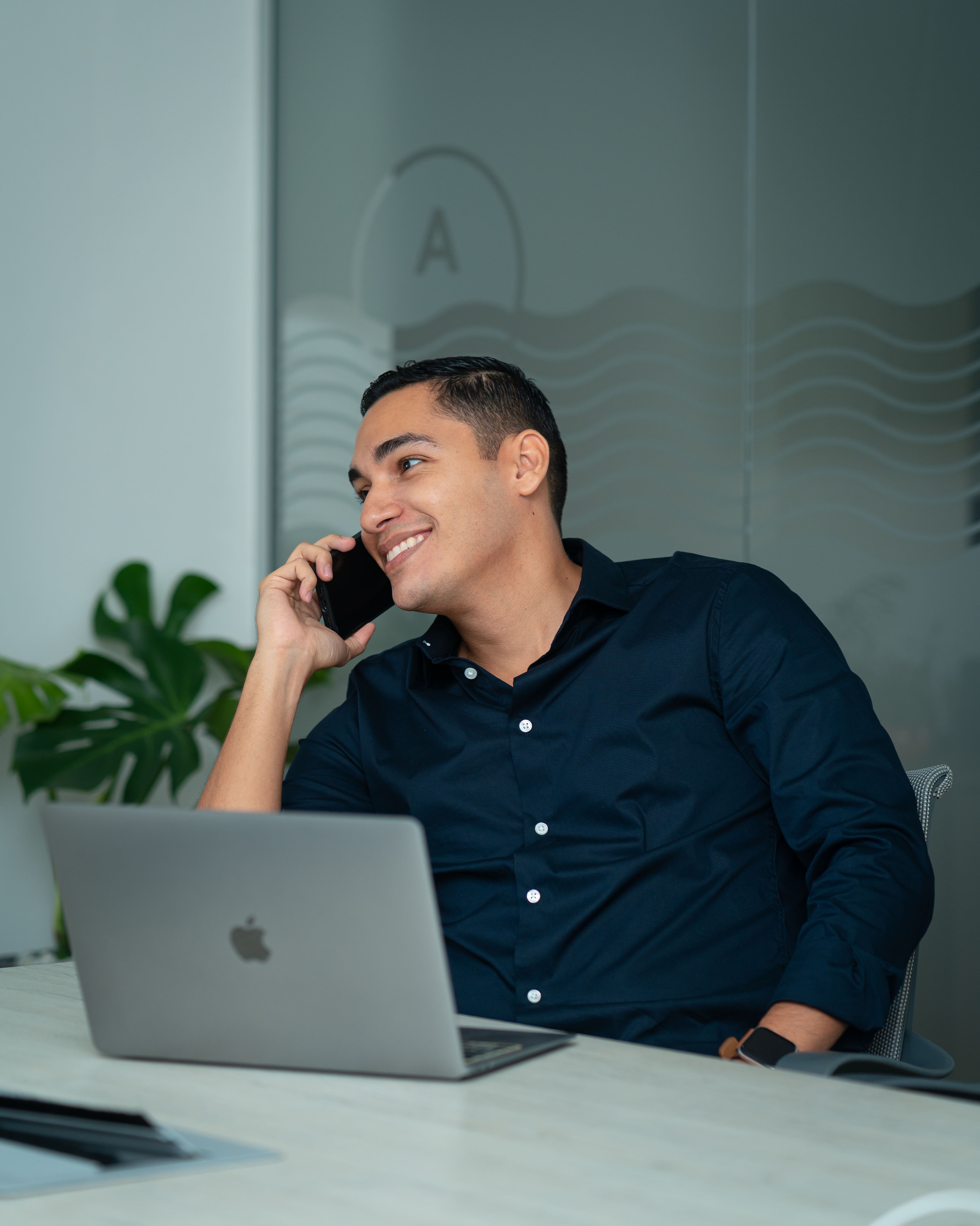 Ibra Gómez trabajando