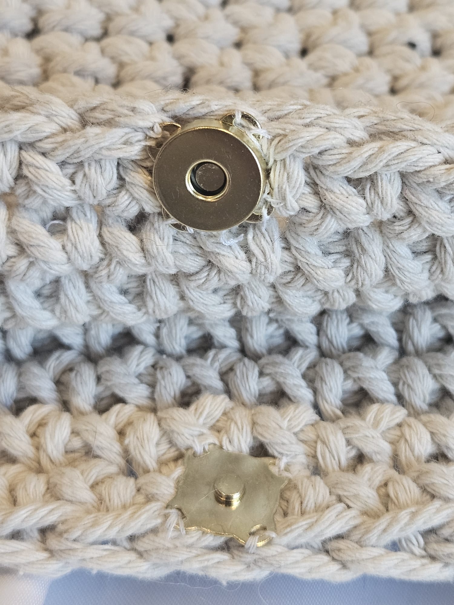 Sac bandoulière en crochet avec coquillages et perles dorées photo 5