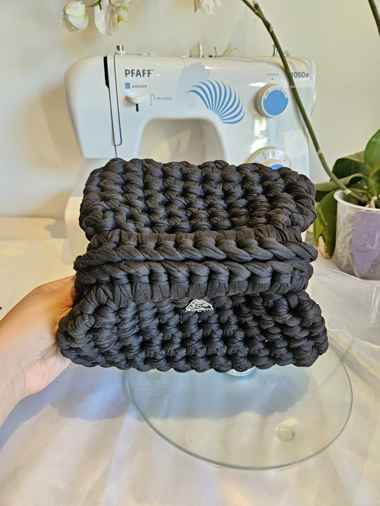 Pochette de maquillage en crochet – Noir classique photo 2
