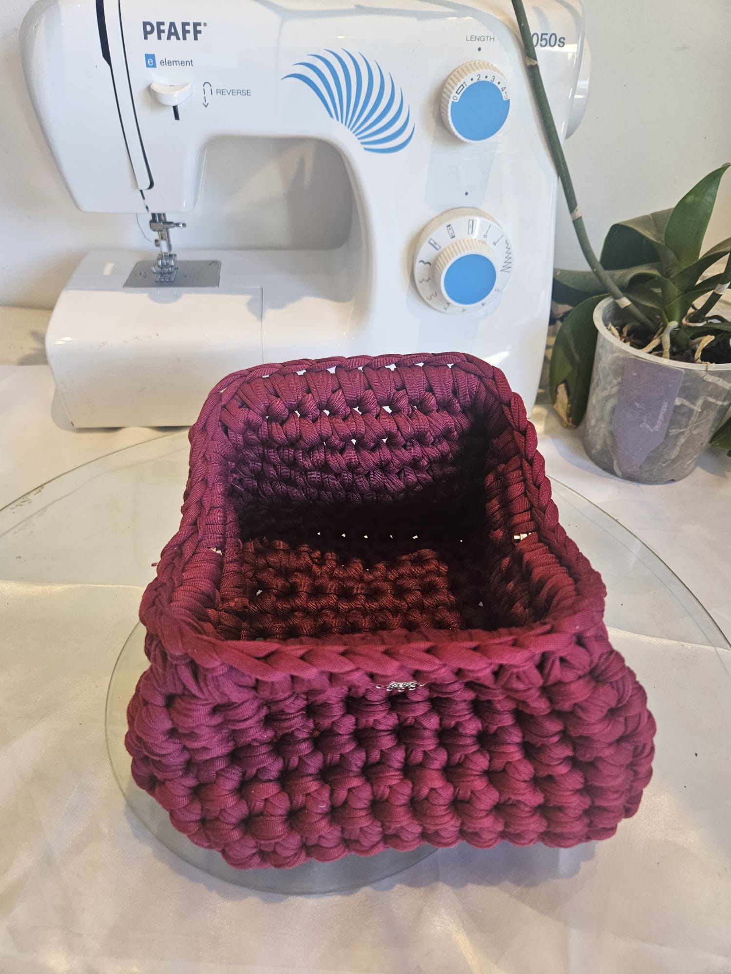 Pochette de maquillage en crochet – Bordeaux élégant photo 1