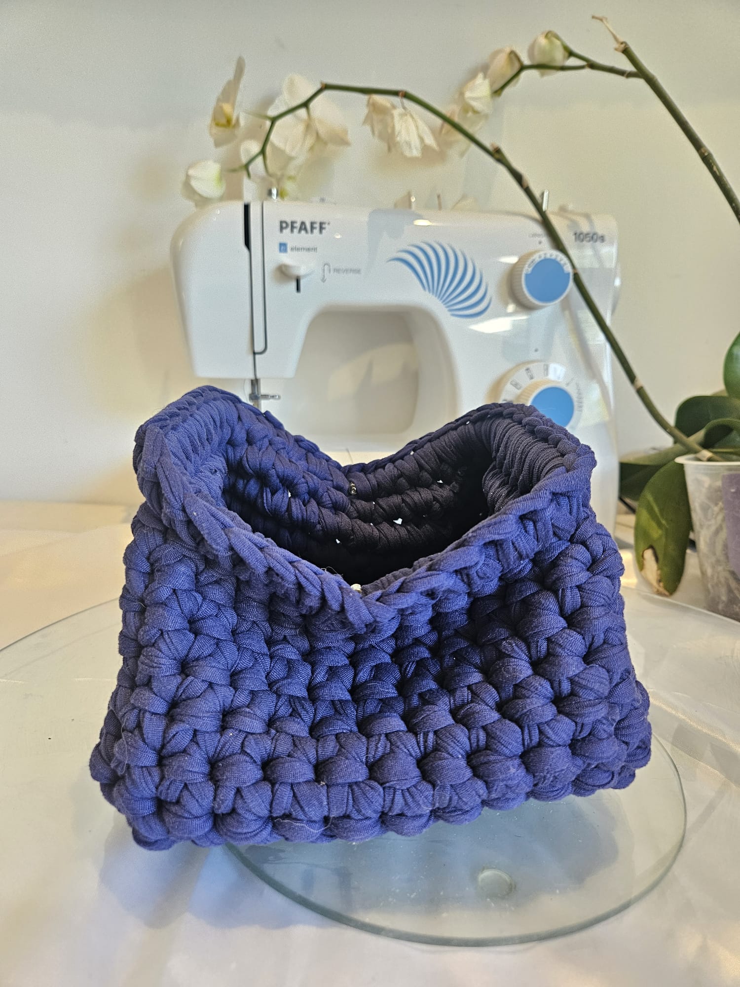 Pochette de maquillage en crochet – Bleu marine intemporel photo 1