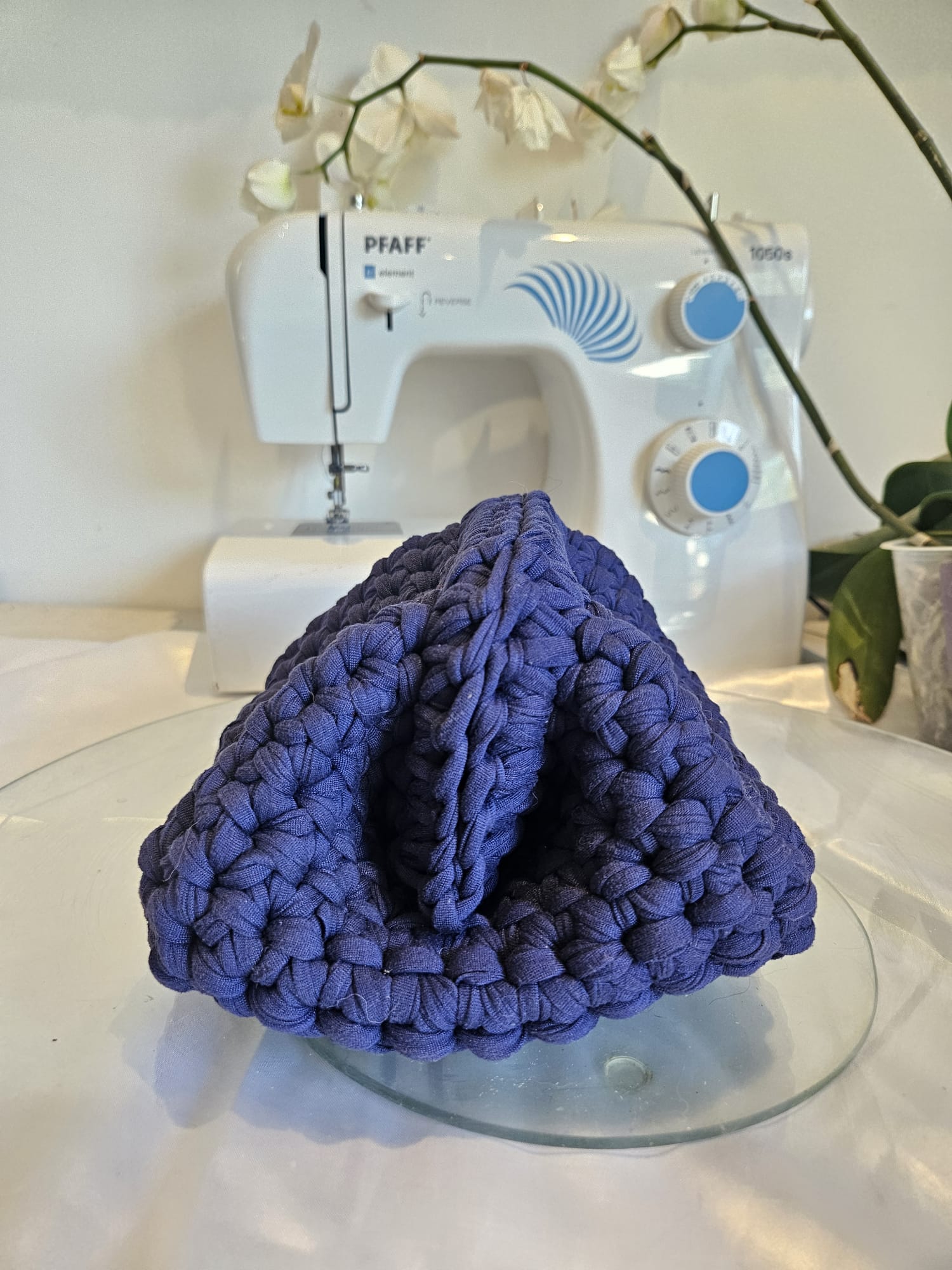 Pochette de maquillage en crochet – Bleu marine intemporel photo 2