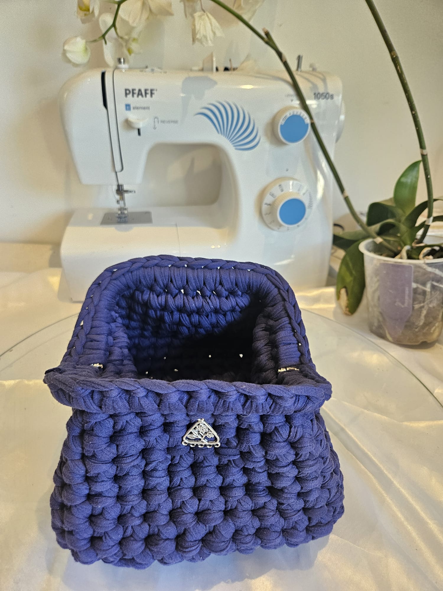 Pochette de maquillage en crochet – Bleu marine intemporel photo 3