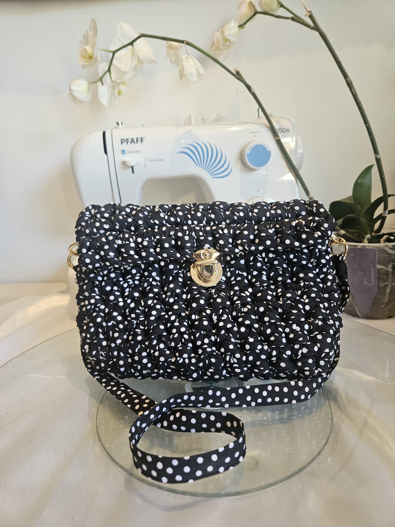 Sac à pois noir et blanc en crochet photo 1