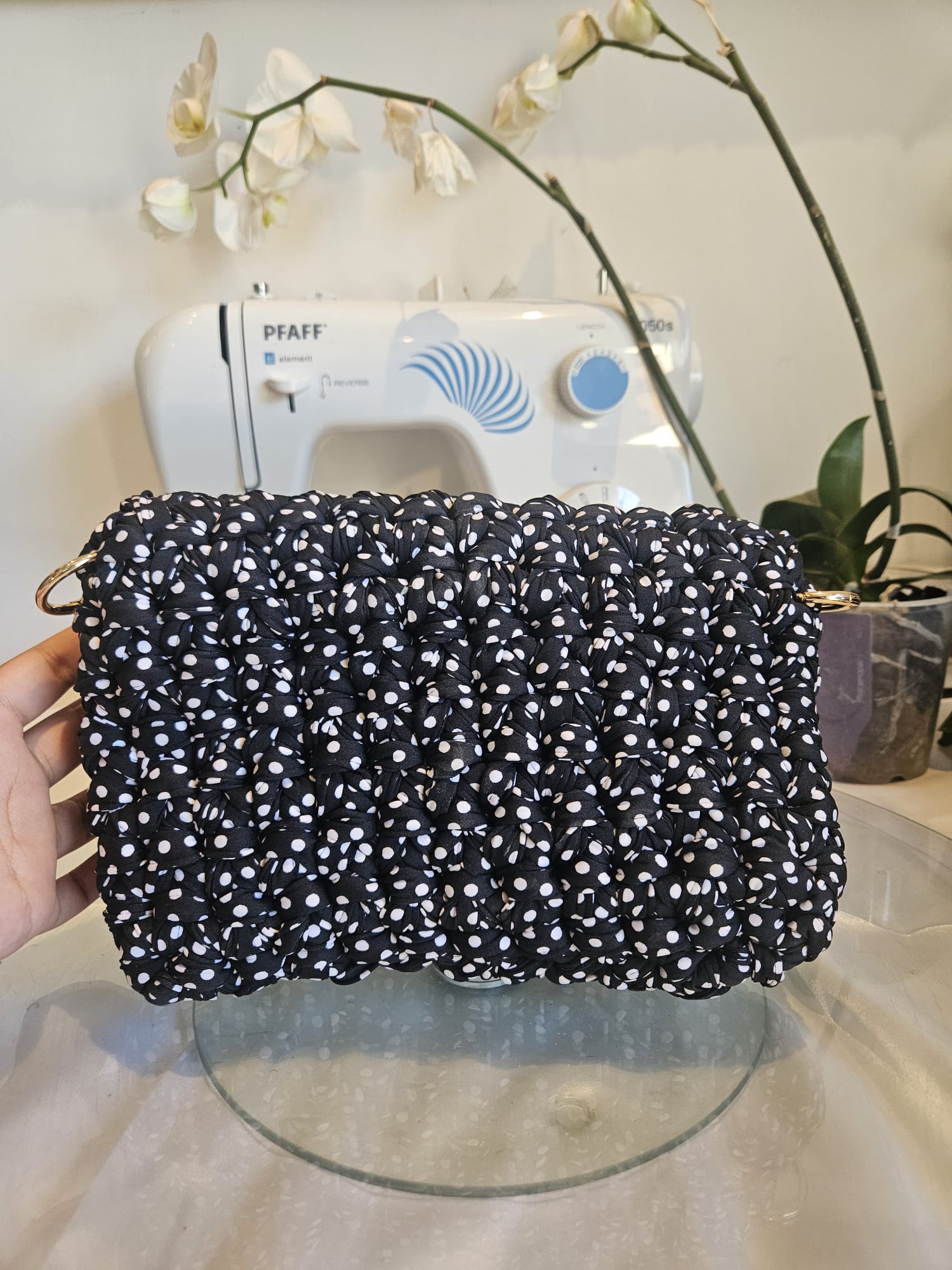 Sac à pois noir et blanc en crochet photo 2