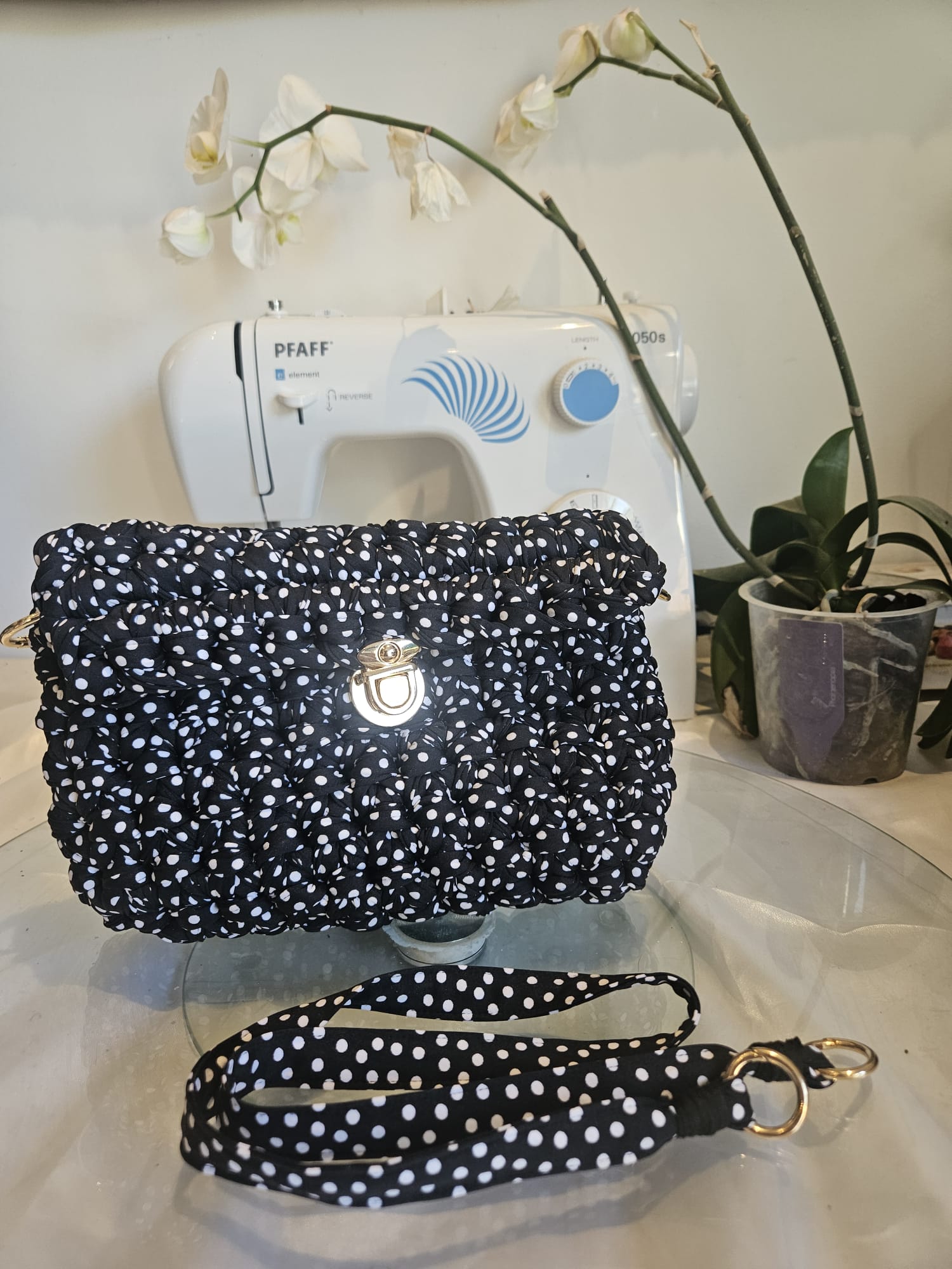 Sac à pois noir et blanc en crochet photo 3
