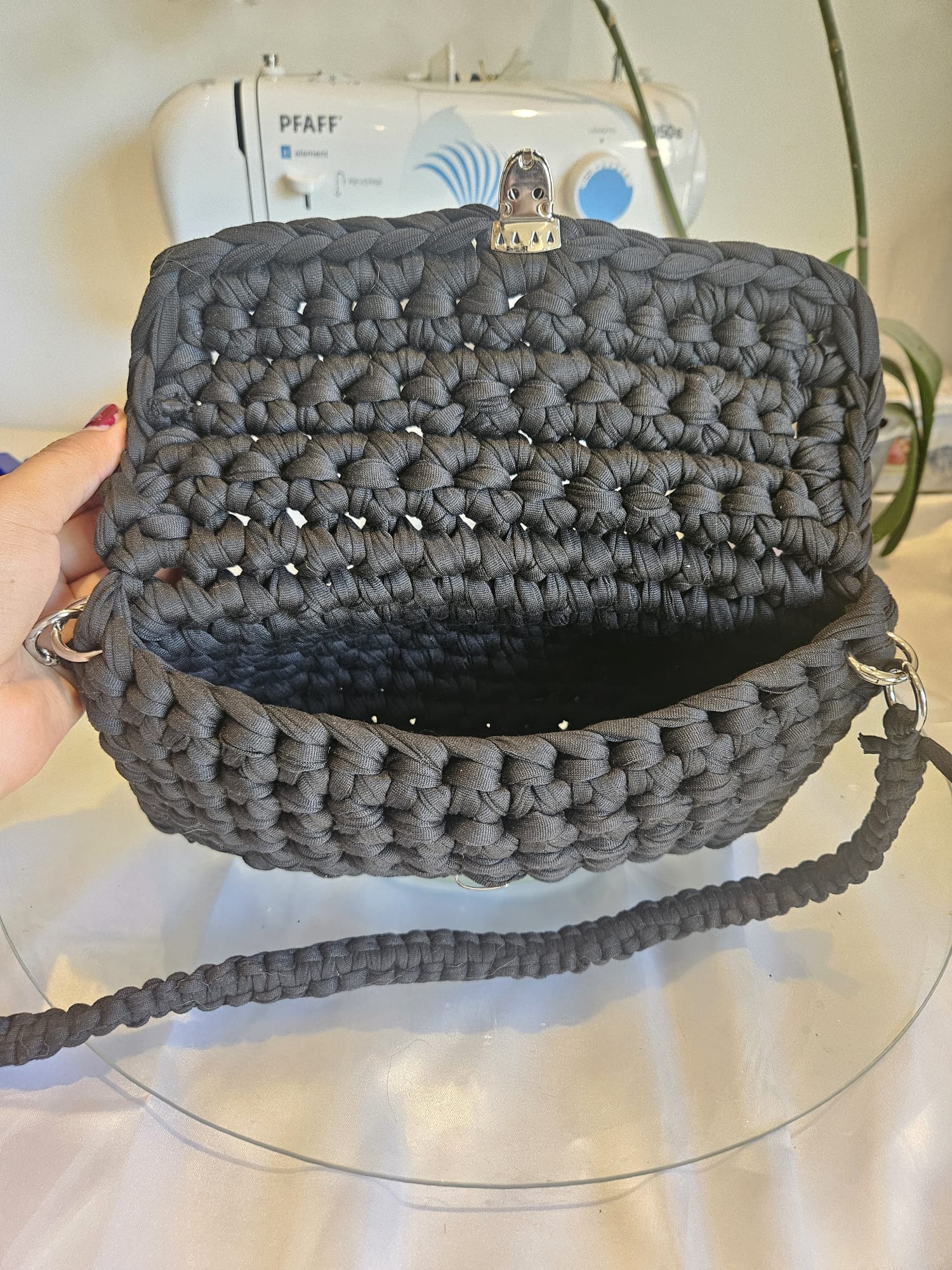 Sac noir en crochet photo 4