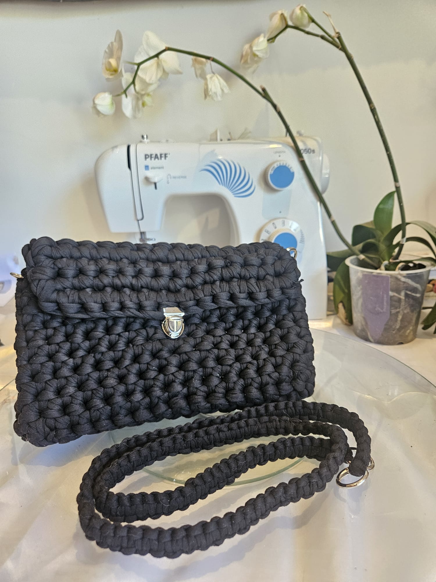 Sac noir en crochet photo 5
