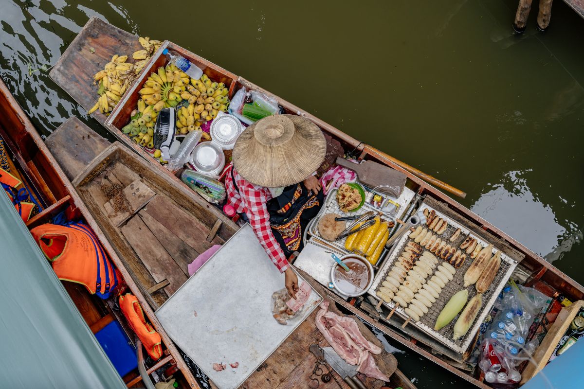 Damnoen Saduak Floating Market