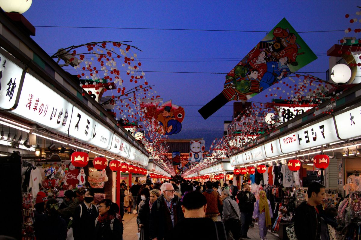 [ถนนนากามิเสะ