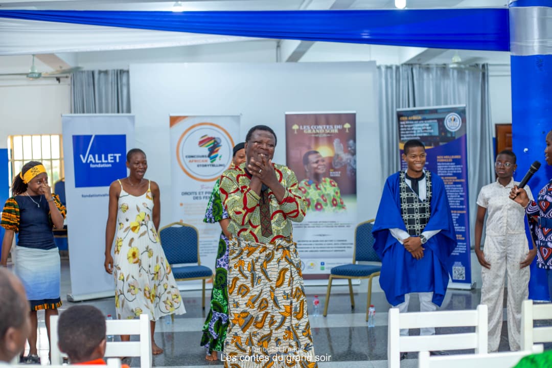 Raouf Mama with an award