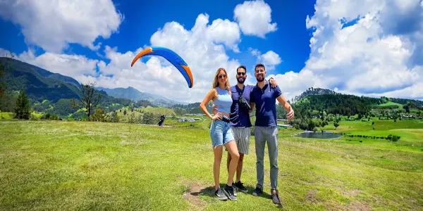 Vuelo en parapente cerca a Medellín (San Félix)