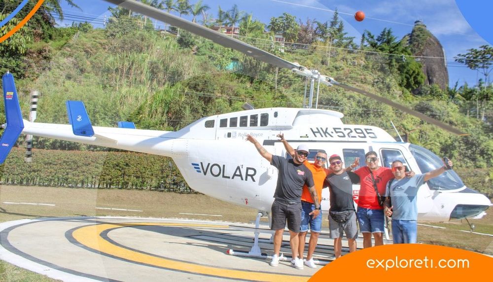 Vive la experiencia de un paseo en helicóptero en Guatapé