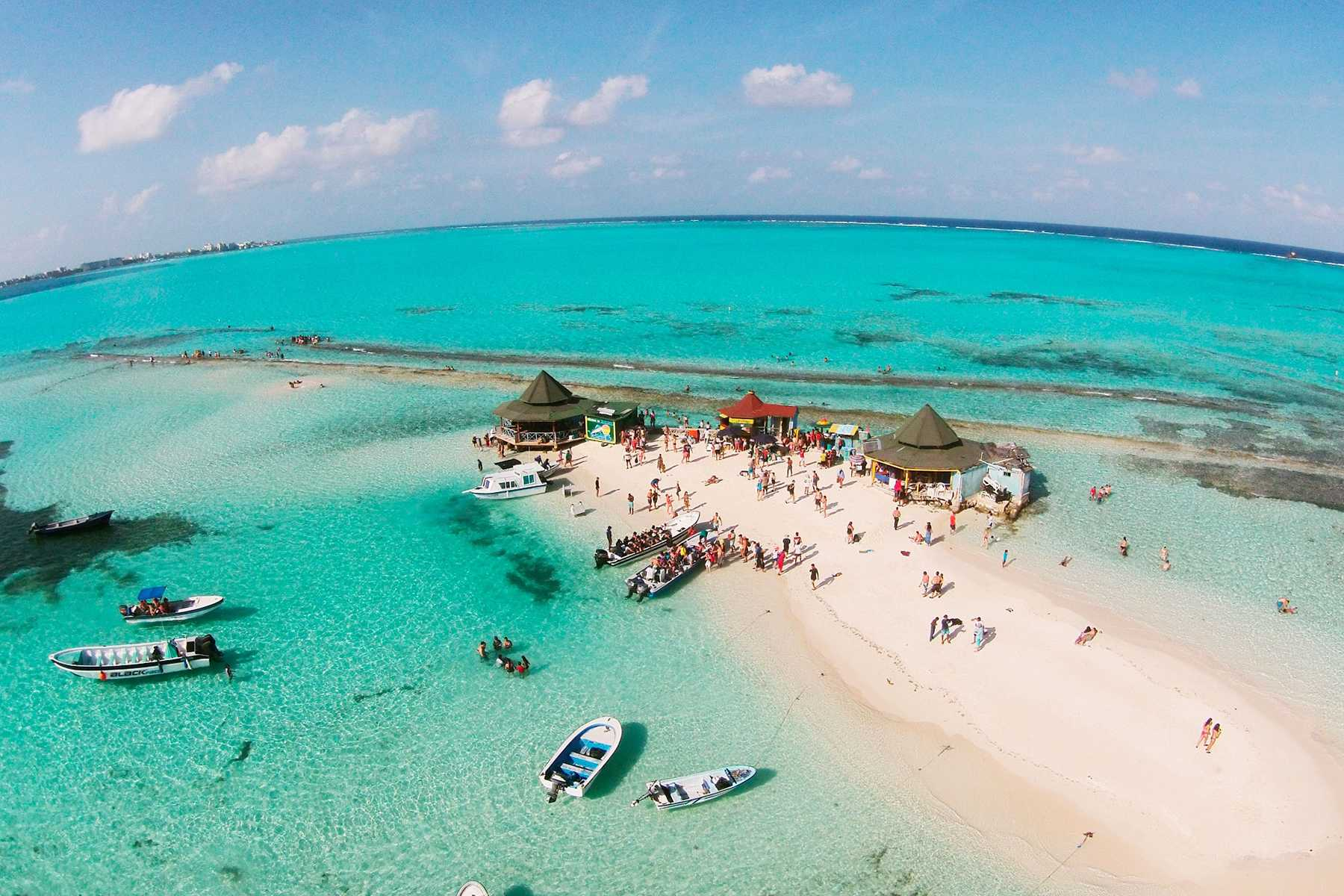 Combo en San Andrés: Johnny Cay, Acuario Natural, Mantarrayas y Manglares