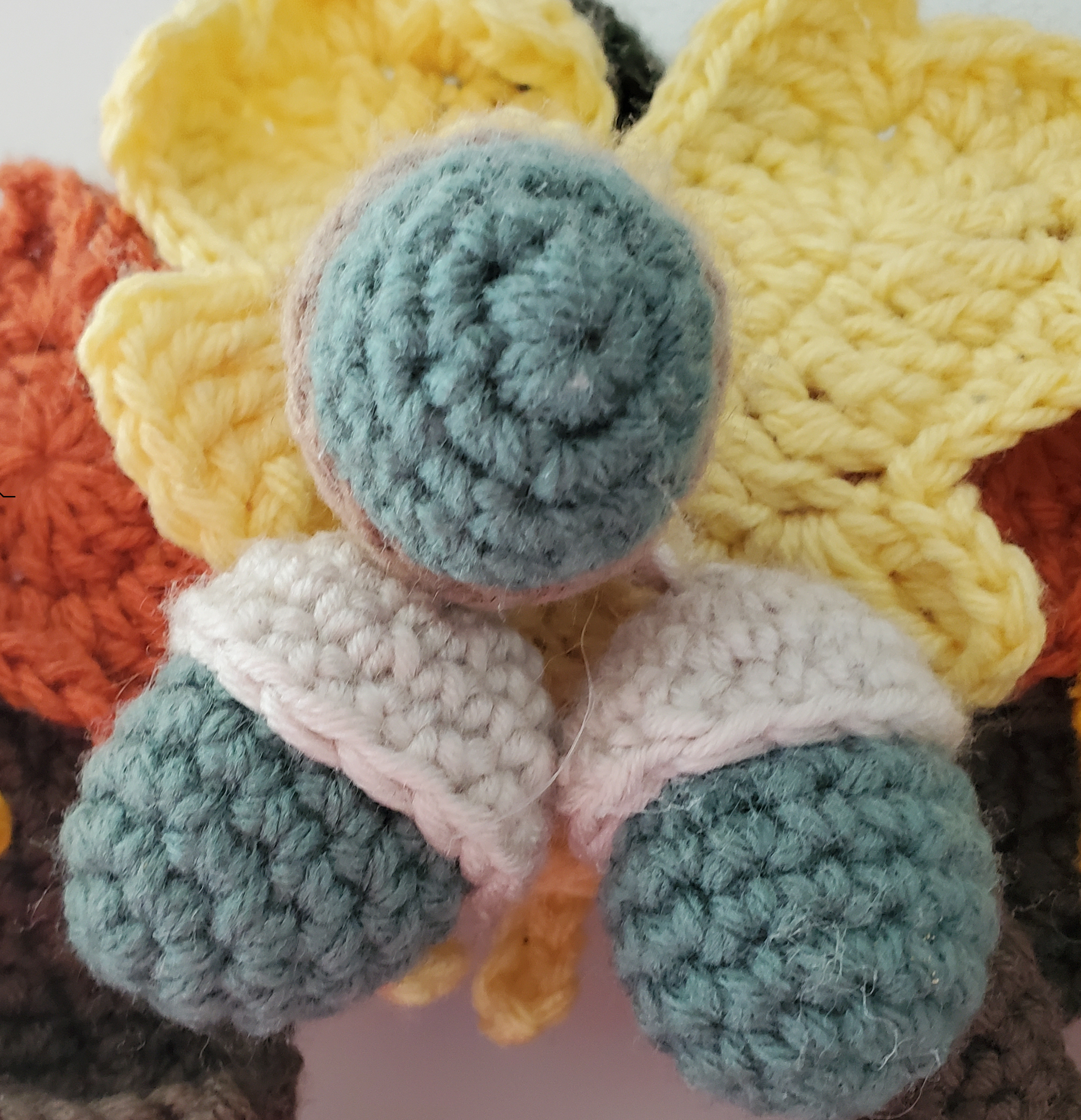 details autumn wreath accorn