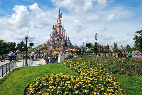 disneyland-3653617_1280 (1) (1).jpg
