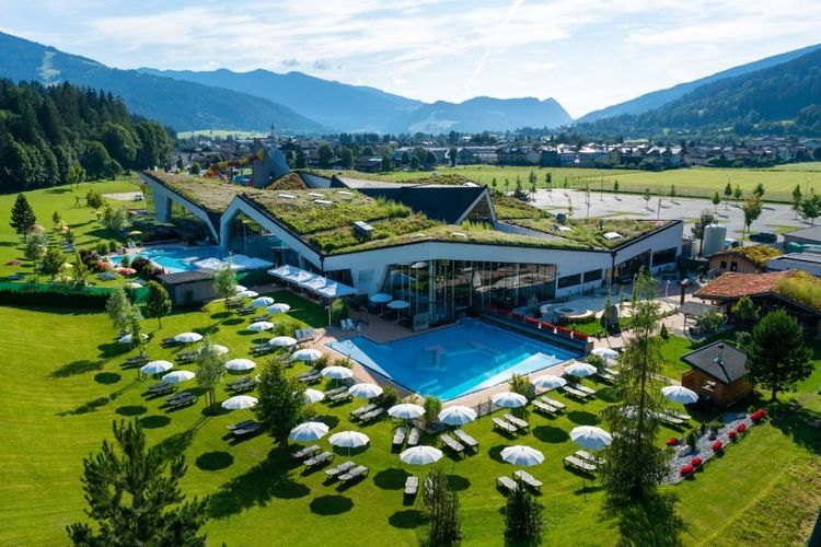 Erlebnis-Therme Amad1.jpg