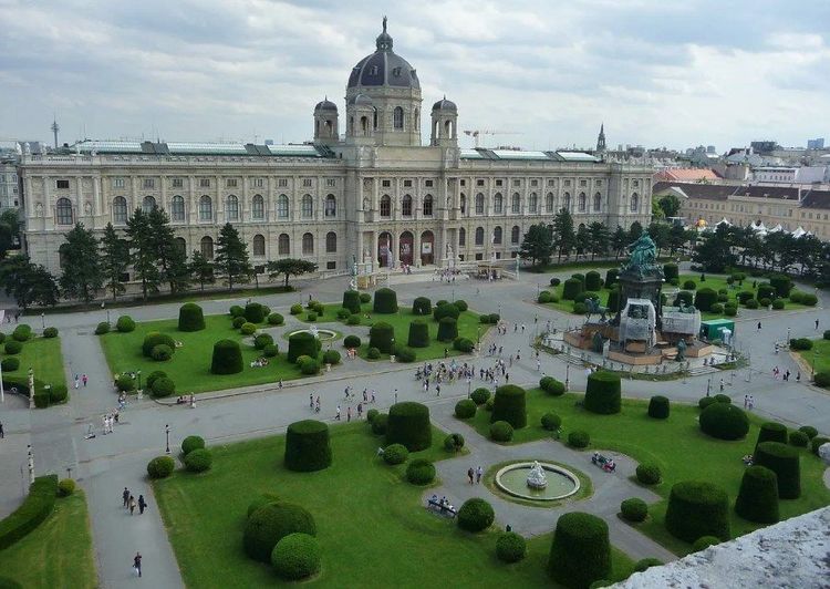 Maria-Theresien-Platz.jpg