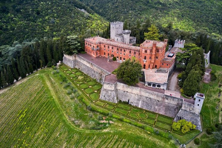 Castello di Brolio.jpg