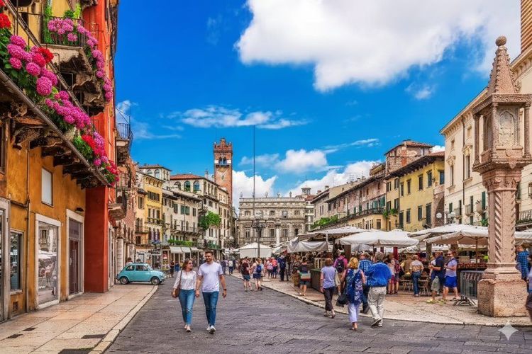 Piazza delle Erbe.jpg