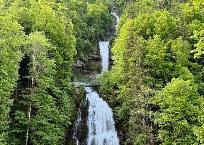 Giessbach Waterfalls2.jpg