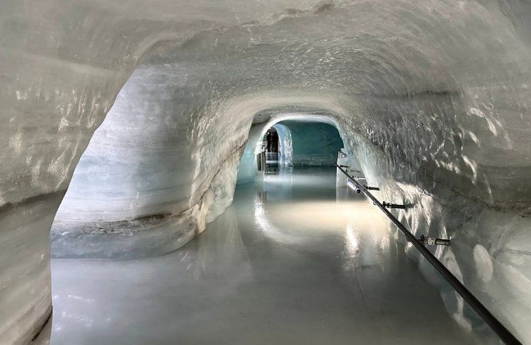Jungfraujoch Ice Palace.jpg