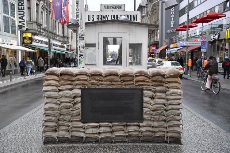 Checkpoint Charlie.jpg