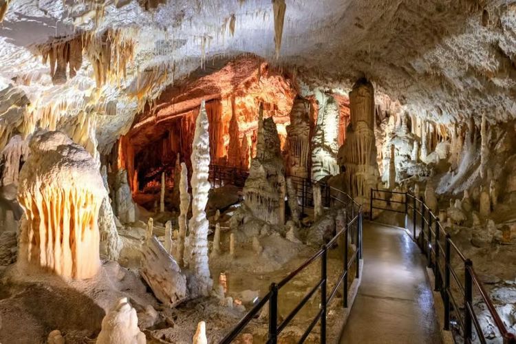 Postojna Cave2.jpg