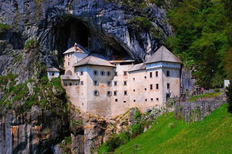 Predjama Castle.jpg