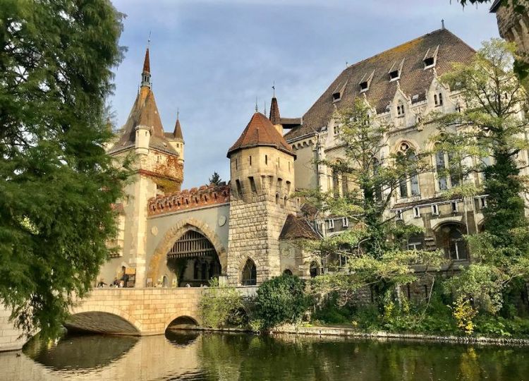 Vajdahunyad Castle2.jpg
