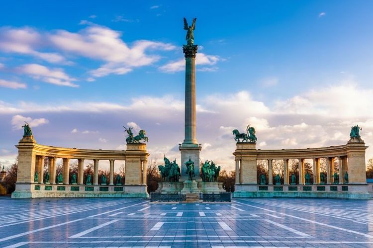 Heroes Square2.jpg